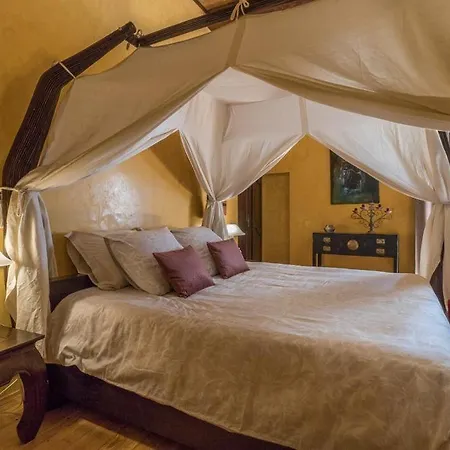 Chateau De Vidaussan Bed and breakfast Labroquere